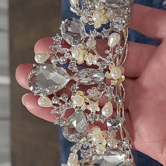 Rhinestone tiara headpiece NWT - Picture 2 of 5